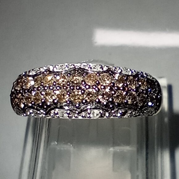 Scratch&Dent  –  2 Rings  – ~6.93g Gold  -- ~1.13ctw Diamonds - Picture 2 of 5